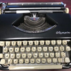 Splendid Olympia Portable Typewriter (Refurbished)