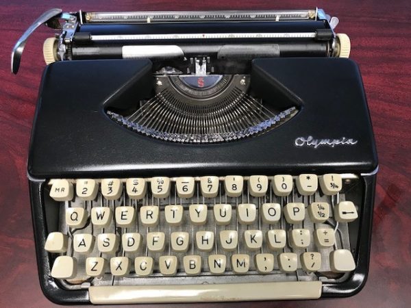 Splendid Olympia Portable Typewriter (Refurbished)